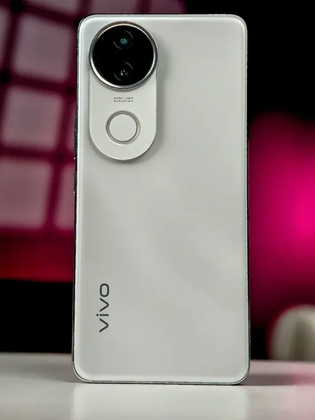 Vivo V50e: स्टाइलिश डिजाइन और दमदार परफॉर्मेंस।
